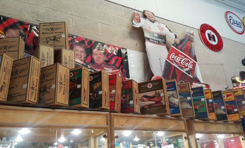 Dave N' Ale's Collectible Toys N' More..