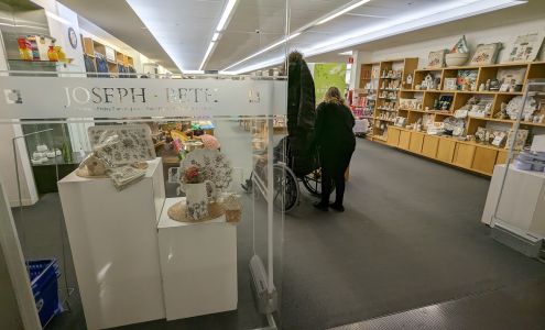 Joseph-Beth Gift Shop at Cleveland Clinic