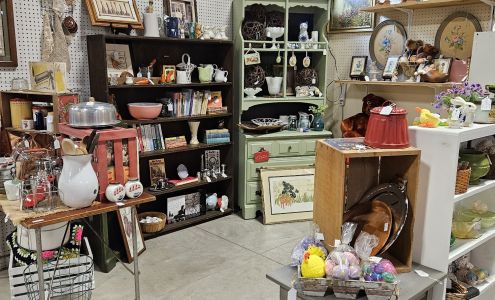Fargo Antiques & Repurposed Market
