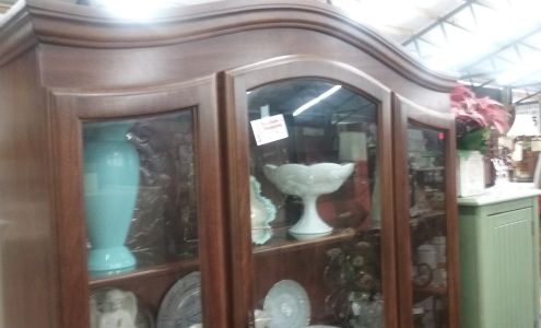 Hwy 8 Furniture & Treasures McMinnville