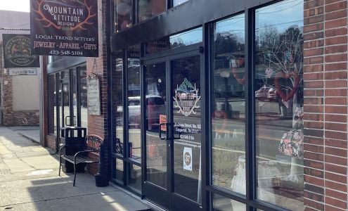 Mountain Attitude Designs(TM) Copperhill