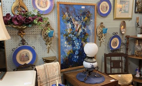 Riverside Furniture,Antiques Flea Market
