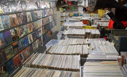 Vintage Vinyl & Victrolas