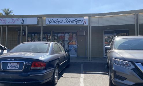 Yacky's Boutique Vista