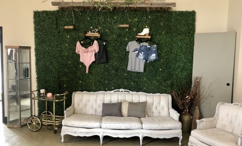 River Oak Boutique