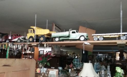 Pojo's Treasures & Things Midway