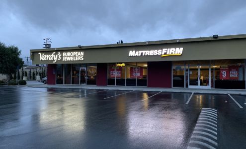 Mattress Firm Cupertino Crossroads