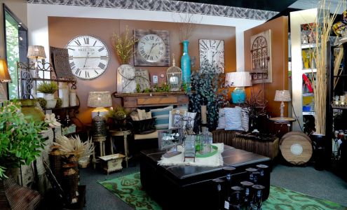 Ginger's Uptown Clay Center