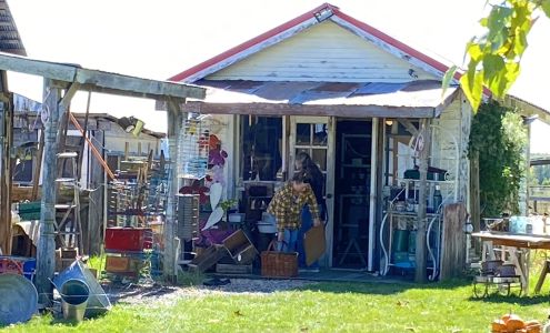 Burlap & Roses at Crooked Hedge Farm New Virginia
