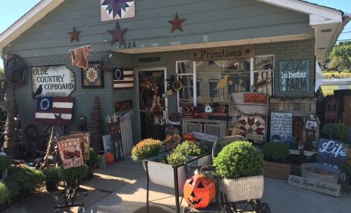 Olde Country Cupboard Primitives