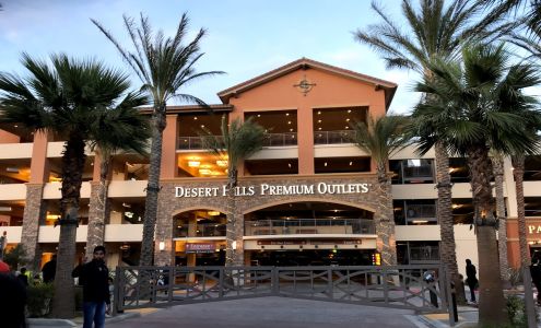 The North Face Desert Hills Premium Outlets