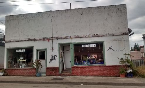 Antiques Canyonville