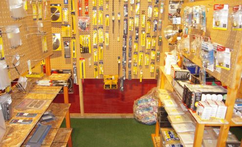 Charlie B's Hardware Gardiner