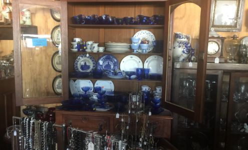 Shamrock Antiques Johnston City