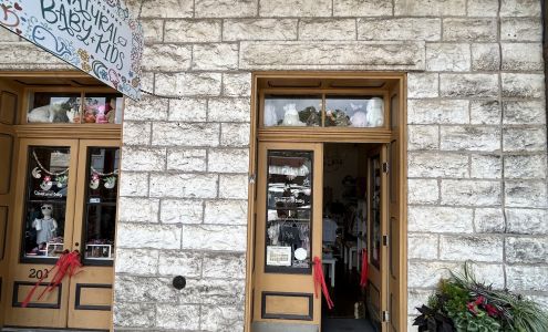 Fredericksburg Natural Baby + Kids