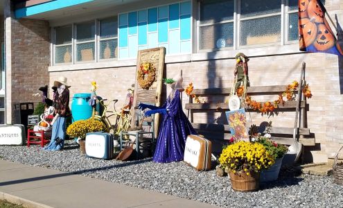 Woodlane Antiques & Crafts