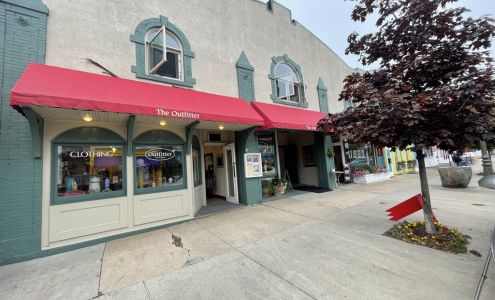 The Outfitter of Harbor Springs