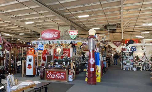 Brass Armadillo Antique Mall - Kansas City