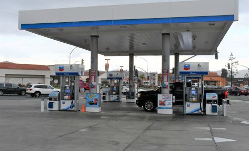 Henderson Avenue Chevron