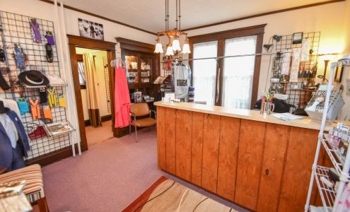 Tres Chic Bridal and Tuxedoes