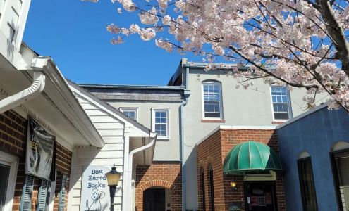 Dog Eared Books - Hampton