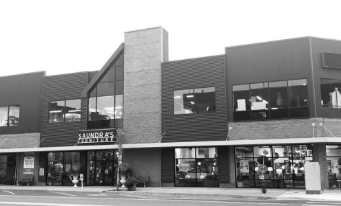 Saundra's Furniture & Design