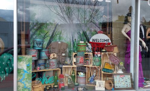 Looking Glass on 4th