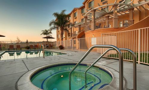 Best Western Plus Lake Elsinore Inn & Suites