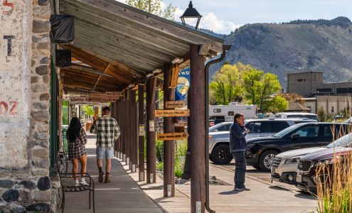 Outwest T's Gardiner