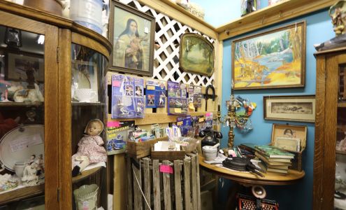Ubetcha Antiques & Uffda Gifts - Tower, MN