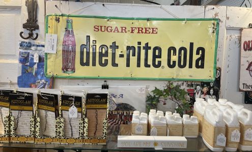 Village Antiques & Uniques