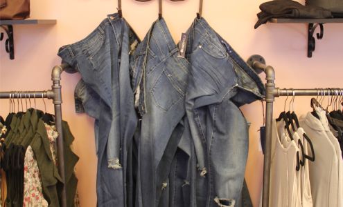 La Benes Clothesline Malverne