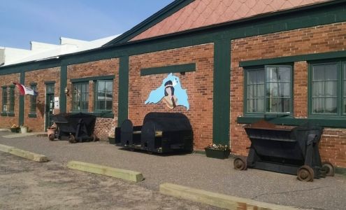 Gitche Gumee Landing Gift Shop Ontonagon