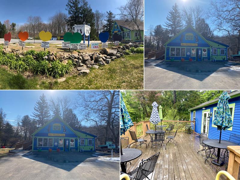 Two Wrasslin' Cats Coffee House & Cafe