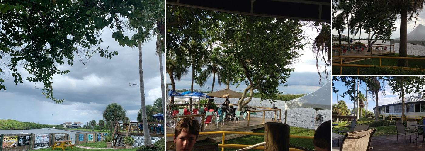 Hooks Waterfront Bar & Grill