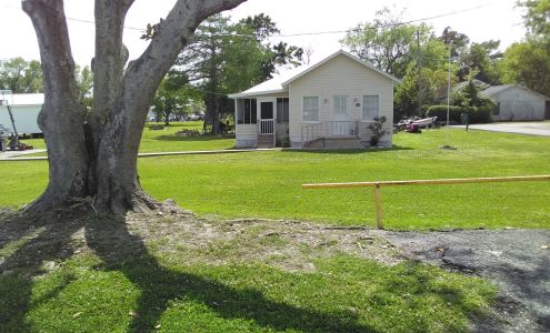Boudreaux's Landing Motel & Cabins Golden Meadow