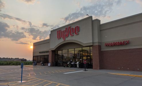 Hy-Vee Grocery Store