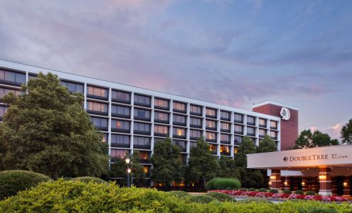 DoubleTree by Hilton Hotel Charlottesville