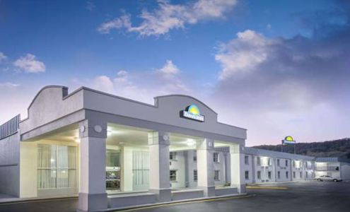 Days Inn by Wyndham Roanoke Near I-81