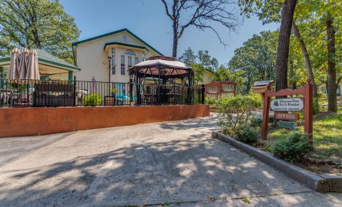 Whispering Pines Inn