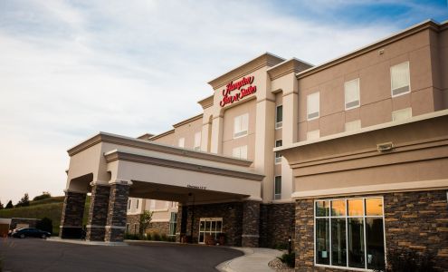 Hampton Inn & Suites Minot Airport