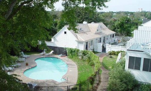 Queen Anne Inn Cafe & Lounge