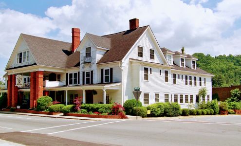 NuWray Hotel