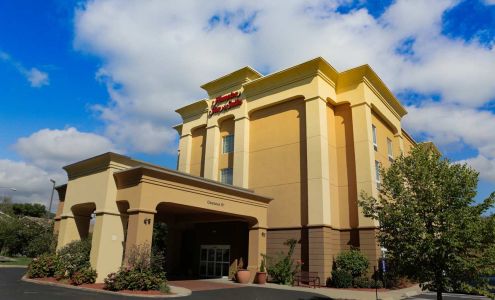 Hampton Inn & Suites Greenfield