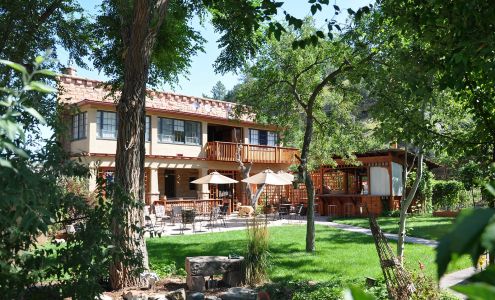 FlatIron Historic Sandstone Inn
