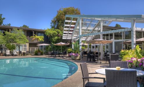 Dinah's Garden Hotel