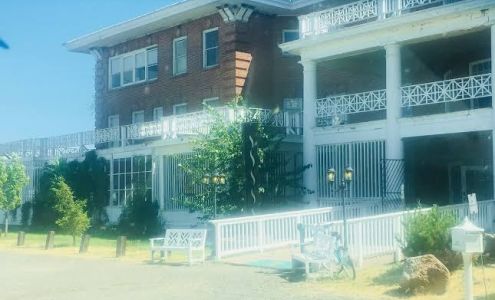 The Lodge at Hot Lake Springs