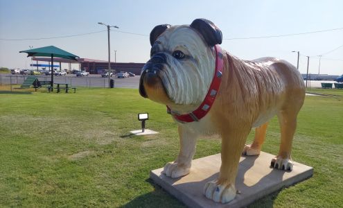 OnCue Truck Stop And Dog Park