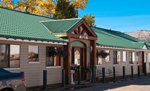 Dancing Bears Inn DB Boutique and Cabins East Glacier Park