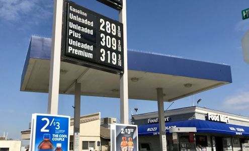 Rozis Liquor Store Delano